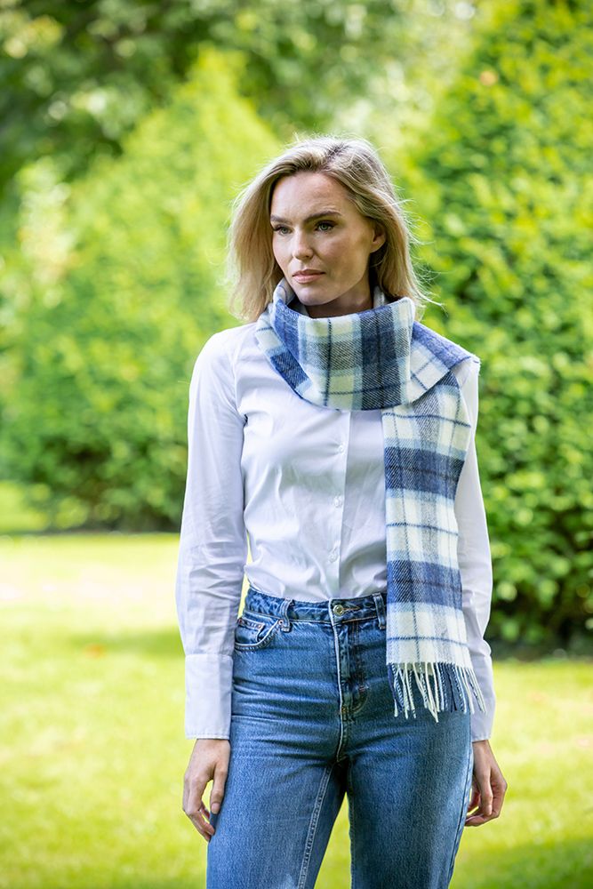 lambswool_scarf_blue_and_white_irish_3a3ea4f3-68b4-477f-99c9-6ed35c4ee0dc.jpg