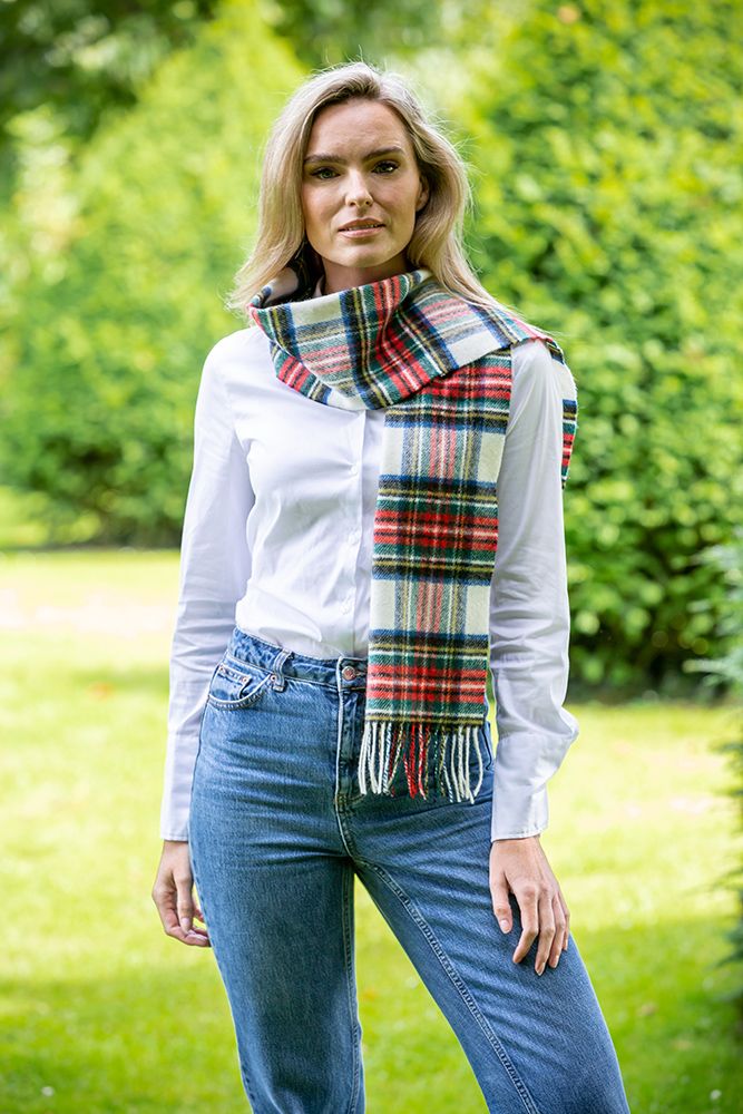 lambswool_scarf_white_tartan_59462031-2095-414c-ab99-0150163209d3.jpg