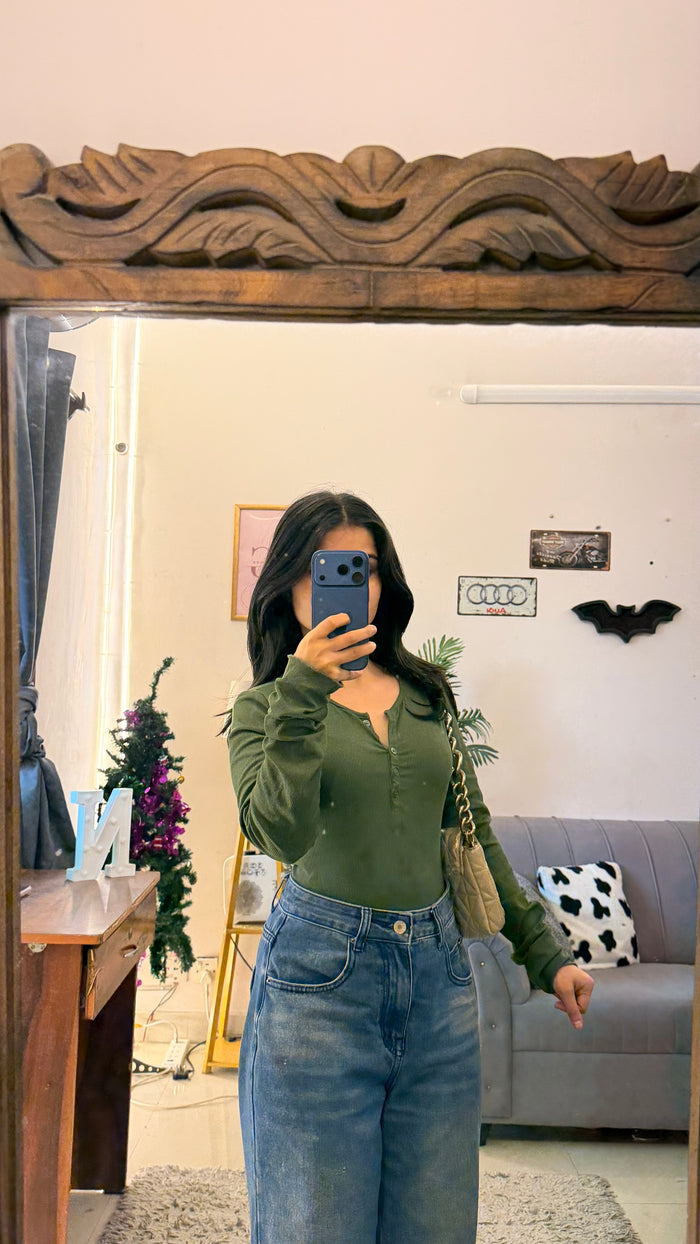 67 cute Top  30-34 bust