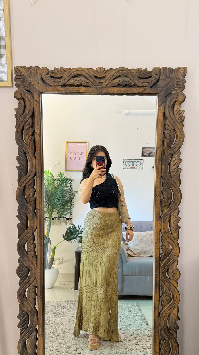 73 crochet skirt 28-32w/42L