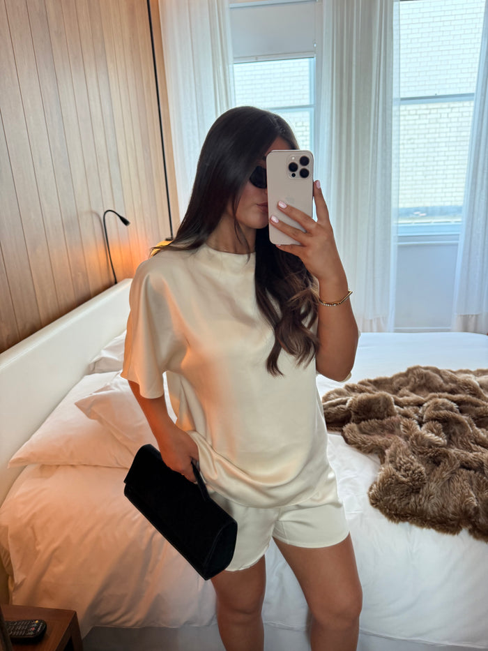 Candy Is 5'6" & Wears Size UK 8|Breya Boxy Satin T-shirt - Oyster