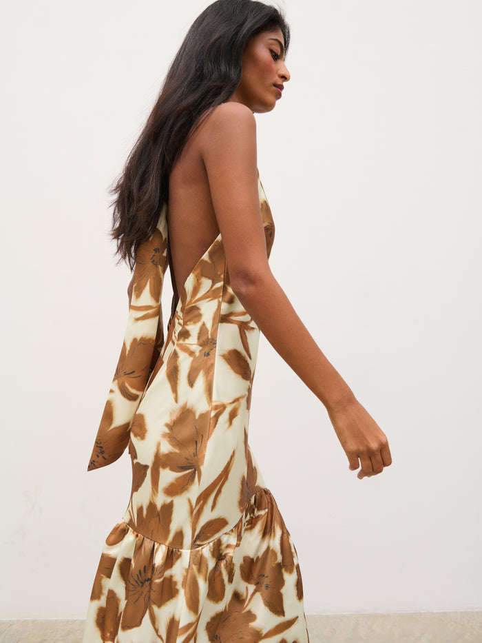 Kavita is 5'7" & Wears Size UK 6|Avery High Neck Backless Maxi Dress - Autumn Petal
