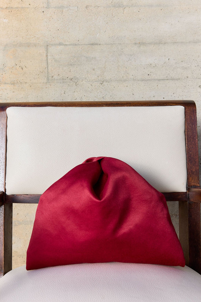 Bolso Ambar Burdeos de Lady Pipa para completar looks de invitada.