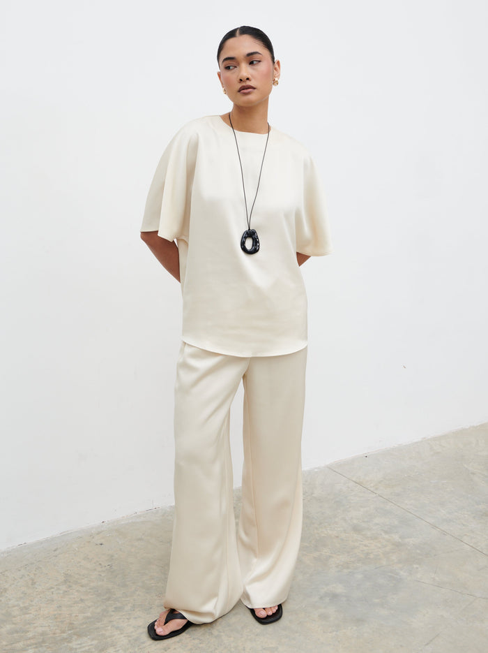 Candy Is 5'6" & Wears Size UK 8|Breya Boxy Satin T-shirt - Oyster