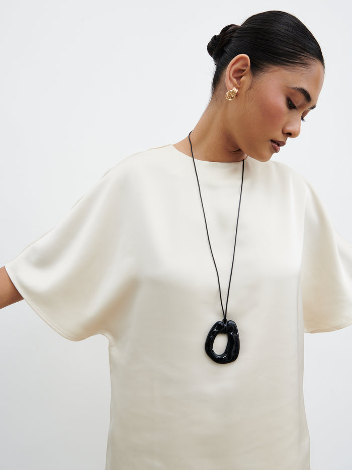 Candy Is 5'6" & Wears Size UK 8|Breya Boxy Satin T-shirt - Oyster