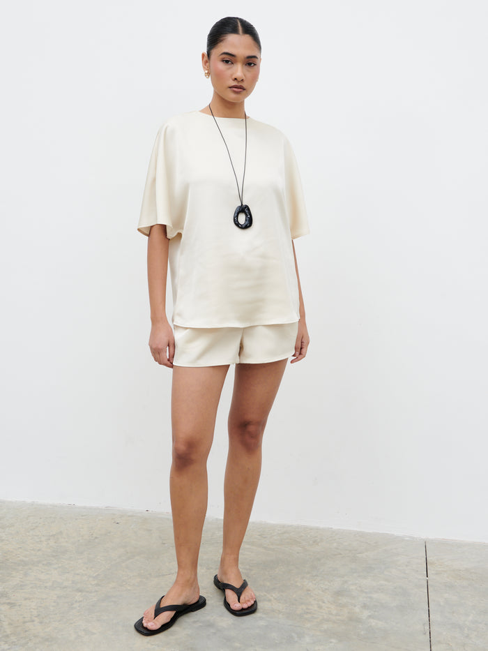 Candy Is 5'6" & Wears Size UK 8|Breya Boxy Satin T-shirt - Oyster