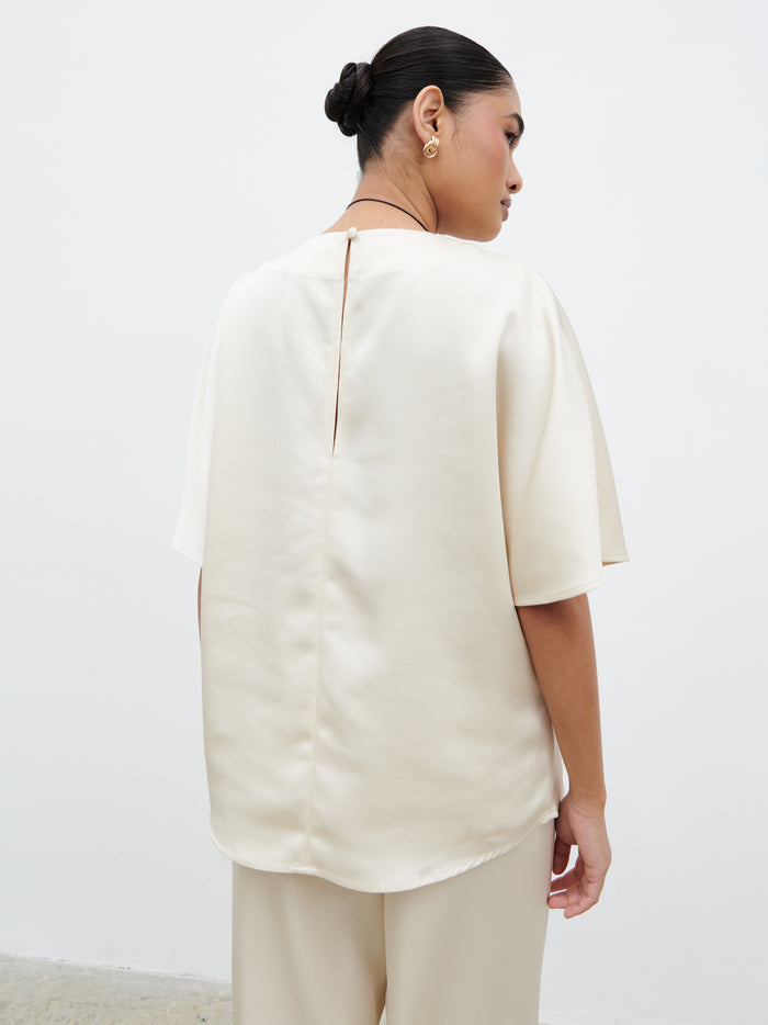 Candy Is 5'6" & Wears Size UK 8|Breya Boxy Satin T-shirt - Oyster