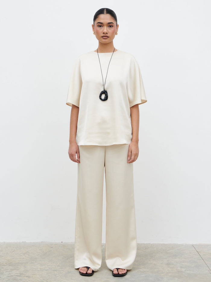 Candy Is 5'6" & Wears Size UK 8|Breya Boxy Satin T-shirt - Oyster