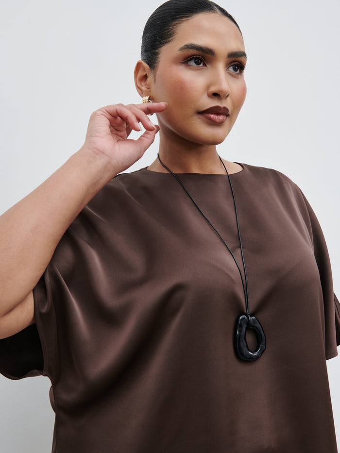 Souki Is 5'8" & Wears Size UK 18|Breya Boxy Satin T-Shirt Curve - Chocolate Brown