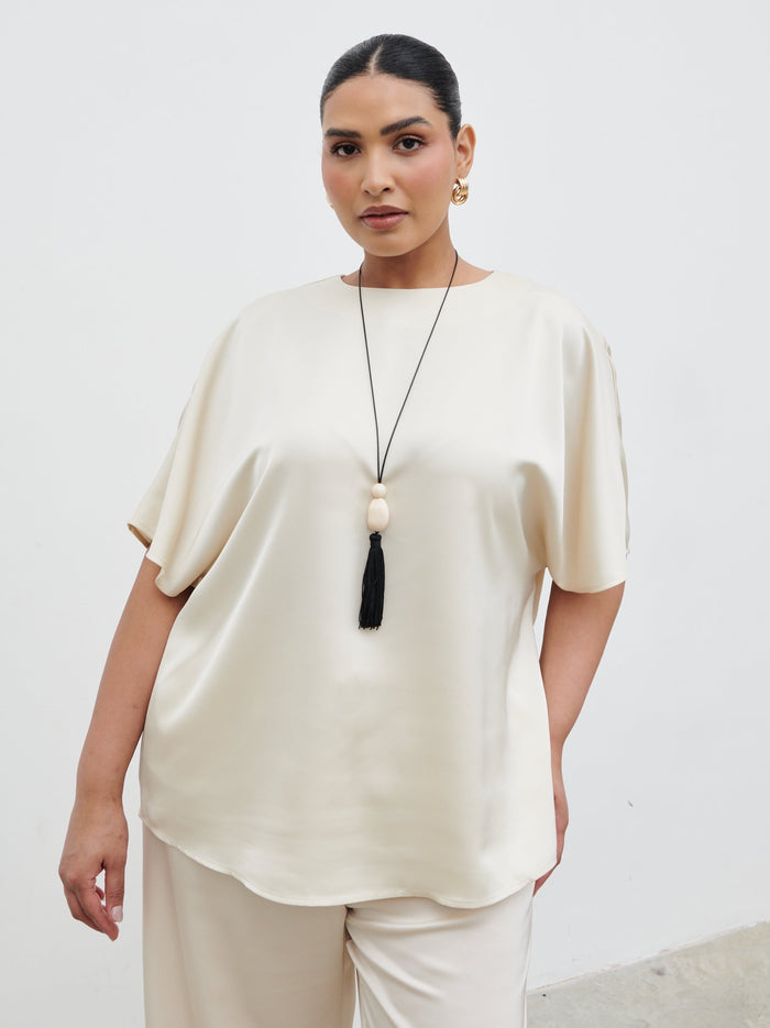 Souki Is 5'8" & Wears Size UK 18|Breya Boxy Satin T-shirt Curve - Oyster