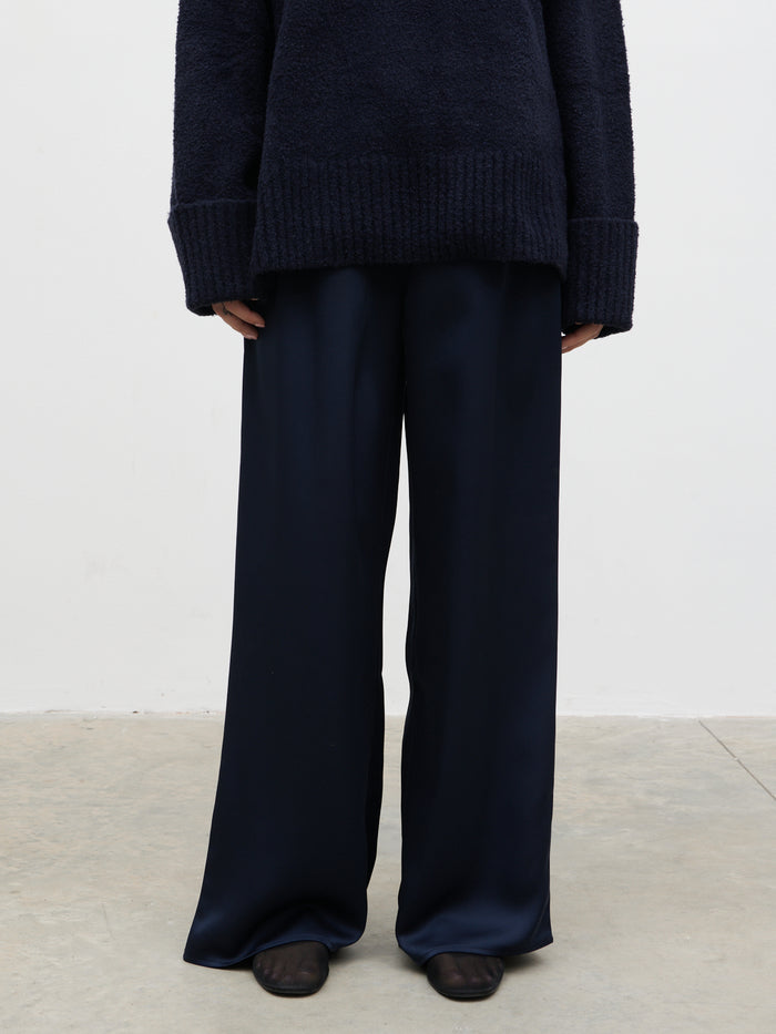 Honor is 5'4" & Wears Size UK 8|Breya Satin Drawstring Trousers - Navy