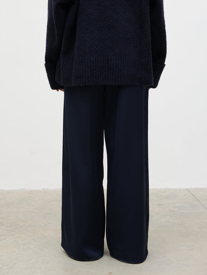 Honor is 5'4" & Wears Size UK 8|Breya Satin Drawstring Trousers - Navy