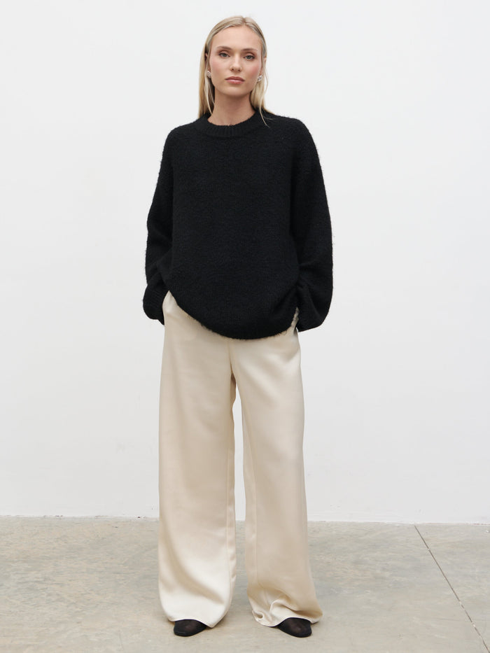 Honor is 5'4" & Wears Size UK S|Cece Fluffy Jumper - Black