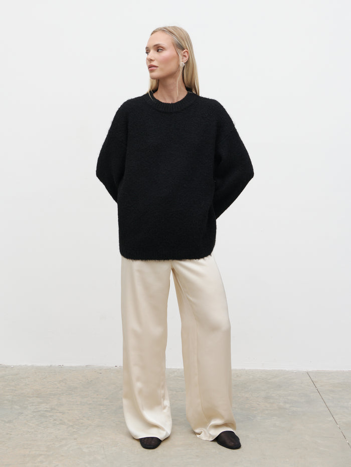 Honor is 5'4" & Wears Size UK S|Cece Fluffy Jumper - Black