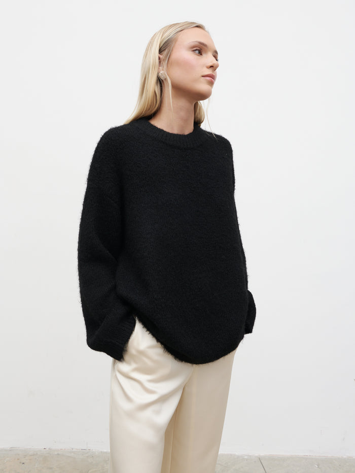 Honor is 5'4" & Wears Size UK S|Cece Fluffy Jumper - Black