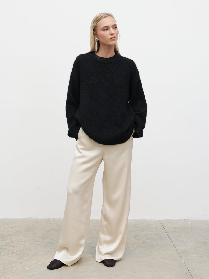 Honor is 5'4" & Wears Size UK S|Cece Fluffy Jumper - Black