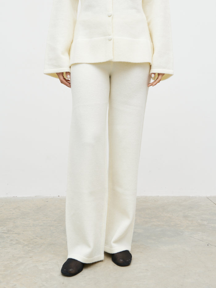 Veronica is 5'8" & Wears Size UK XS|Ellice Knit Trousers - Cream