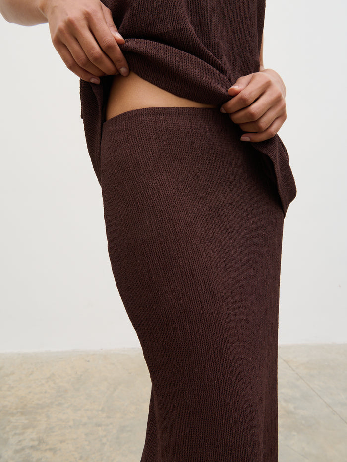 Lana is 5'9.5" & Wears Size UK 8|Evalina Crinkle Maxi Skirt - Brown