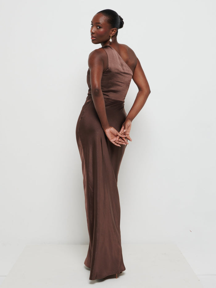 Aurelia is 5'9" & Wears Size UK 8|Juliet Ruched Maxi Bridesmaid Dress - Chocolate