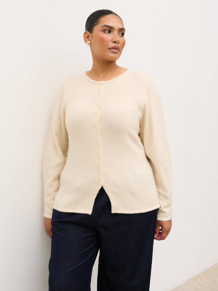Souki Is 5'8" & Wears Size UK XL|Kyle Fitted Knit Cardigan Curve - Oyster