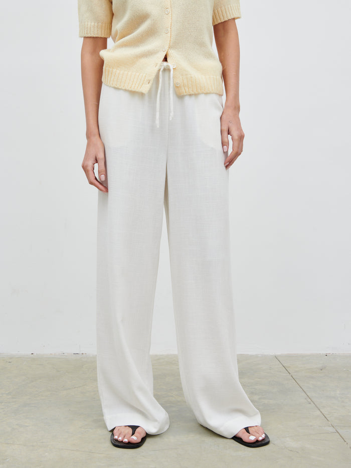 Katharina is 5'9" & Wears Size UK 8|Nessa Drawstring Linen Blend Trousers - White
