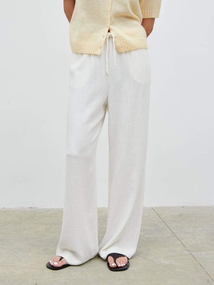 Katharina is 5'9" & Wears Size UK 8|Nessa Drawstring Linen Blend Trousers - White