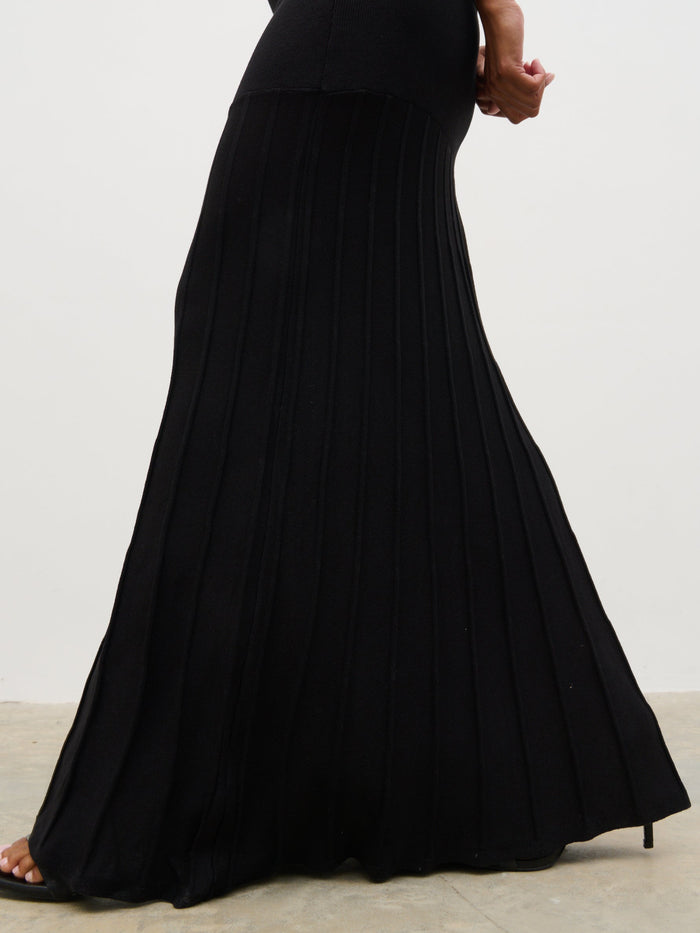 Elle Is 5'3" & Wears Size UK XS|Reagan Pleated Knit Maxi Skirt - Black