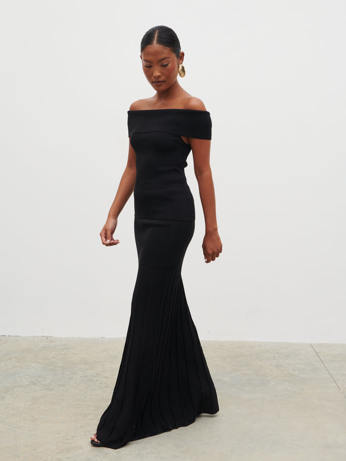 Elle Is 5'3" & Wears Size UK XS|Reagan Pleated Knit Maxi Skirt - Black
