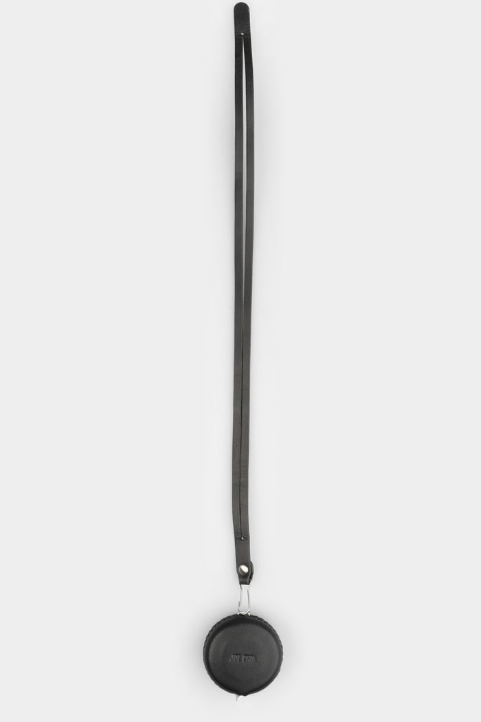 JOE CHIA | AW24 - Retractable measuring tape w. leather case