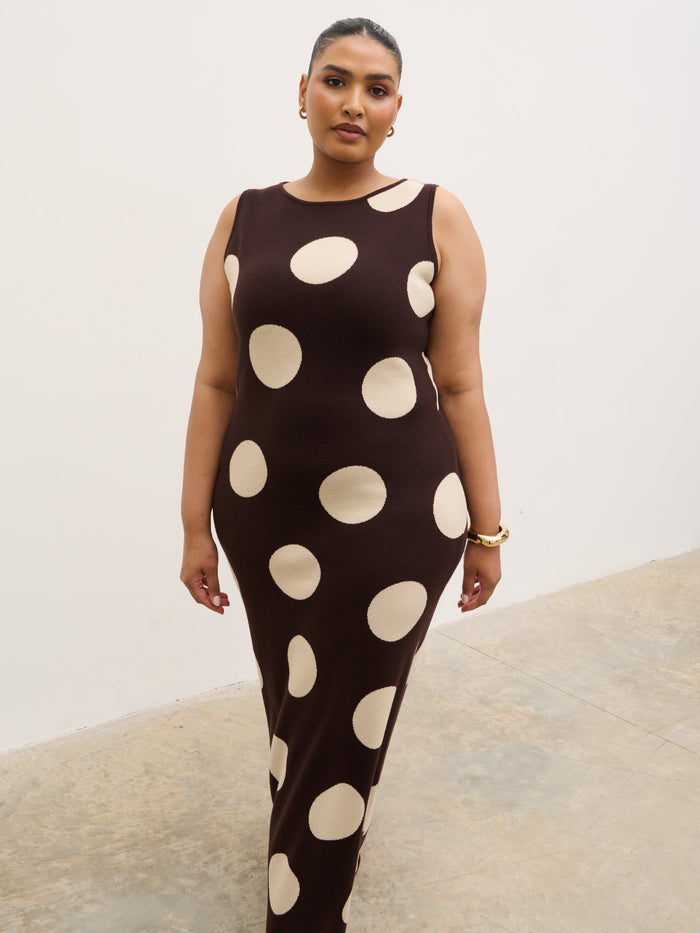 Souki Is 5'8" & Wears Size UK XL|Sarover Polka Dot Maxi Knit Dress Curve - Chocolate and Cream