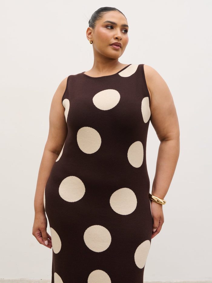 Souki Is 5'8" & Wears Size UK XL|Sarover Polka Dot Maxi Knit Dress Curve - Chocolate and Cream