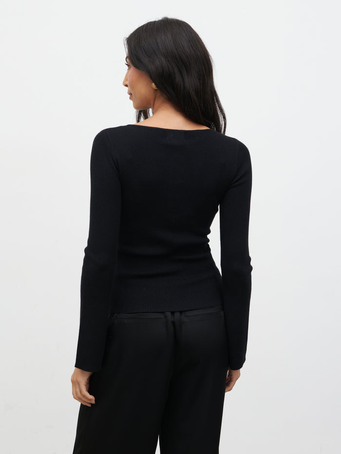 Lygia Is 5'9" & Wears Size UK S|Sissi Fine Knit Button Detail Top - Black