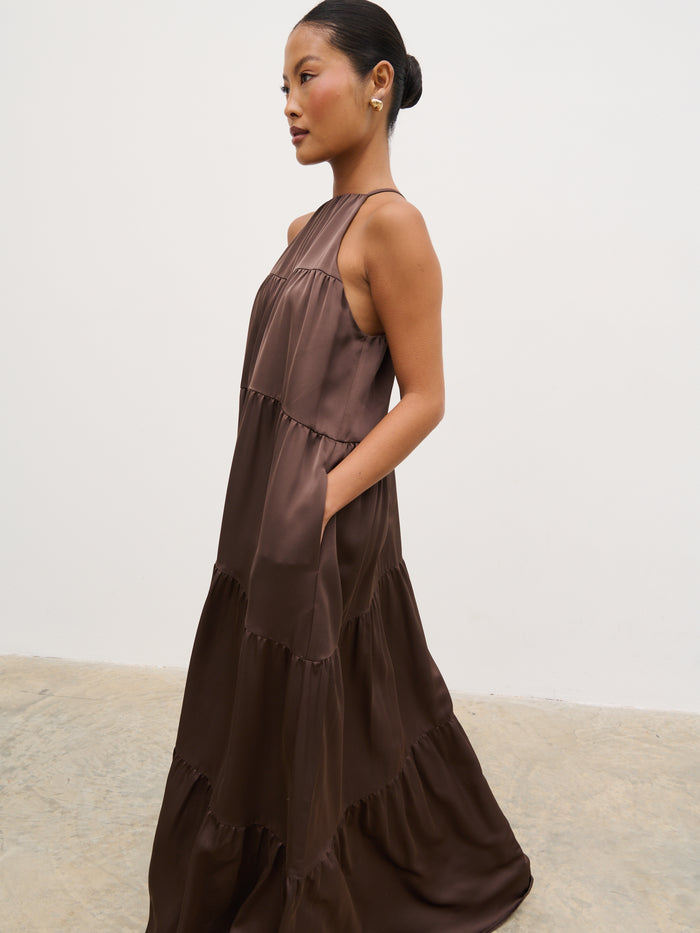 Elle Is 5'3" & Wears Size UK 6|Story Contrast Maxi Day Dress - Brown