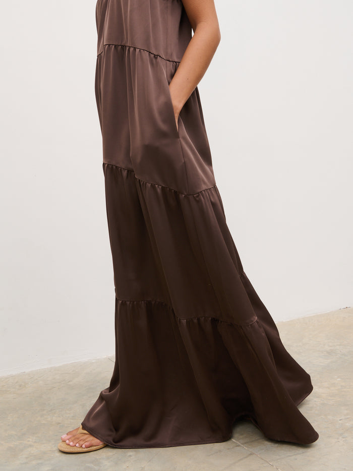 Elle Is 5'3" & Wears Size UK 6|Story Contrast Maxi Day Dress - Brown