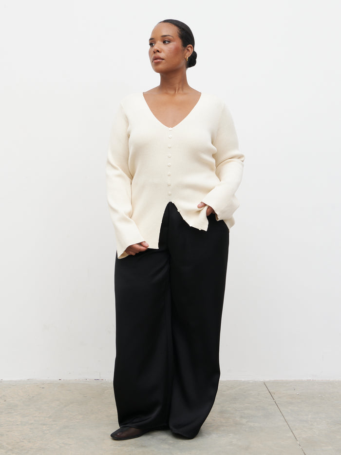 Steffy is 5'7" & Wears Size UK XL|Tia Knit Top Curve - Cream