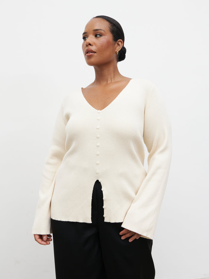 Steffy is 5'7" & Wears Size UK XL|Tia Knit Top Curve - Cream