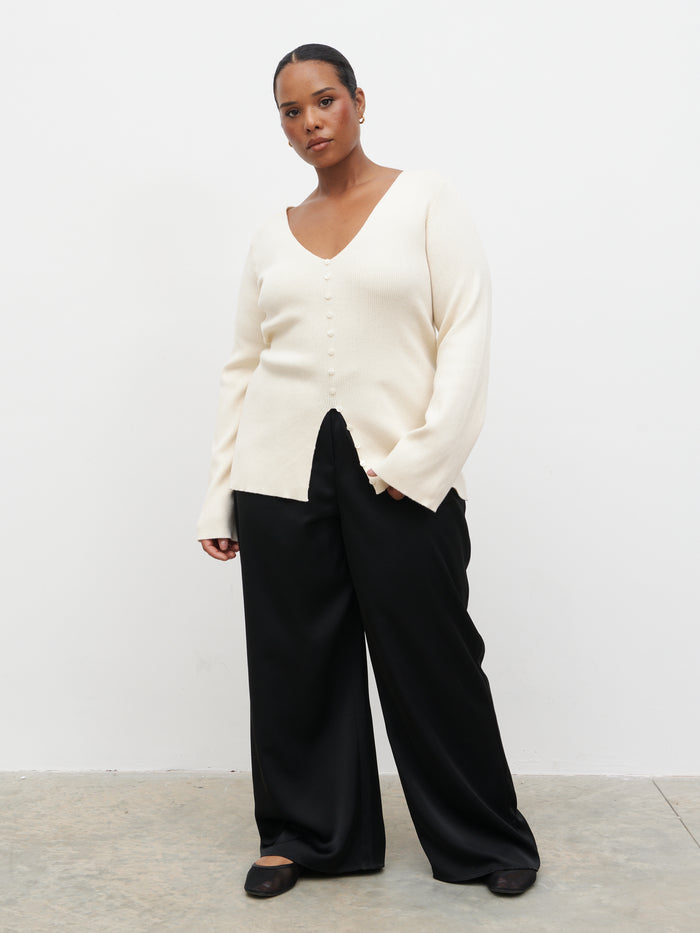 Steffy is 5'7" & Wears Size UK XL|Tia Knit Top Curve - Cream