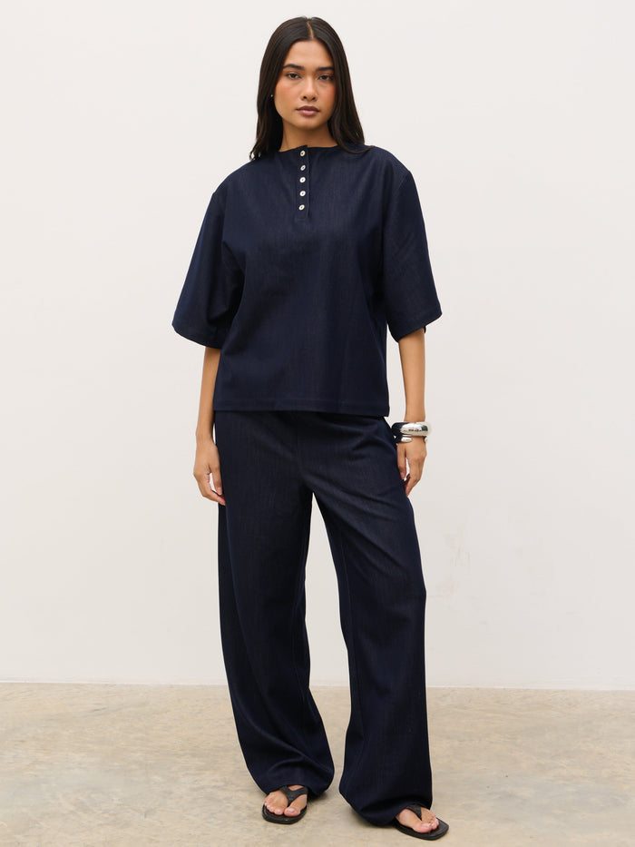 Candy Is 5'6" & Wears Size UK 8|Tiff Boxy T-Shirt - Indigo