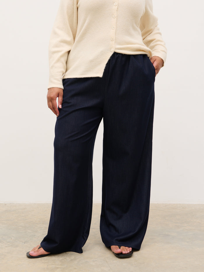 Souki Is 5'8" & Wears Size UK 18|Tiff Drawstring Trousers Curve - Indigo