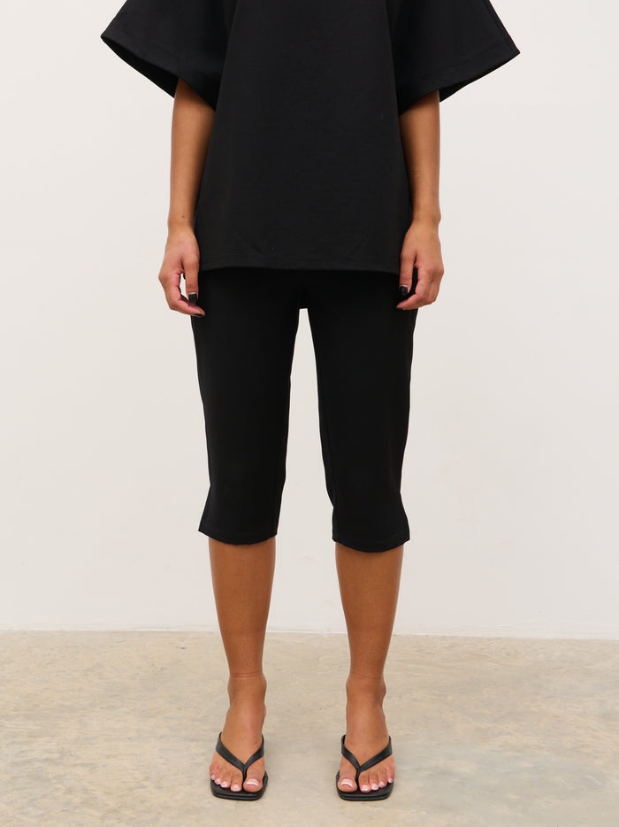 Tina is 5'6" & Wears Size UK 8|Valeria Capri Pants - Black