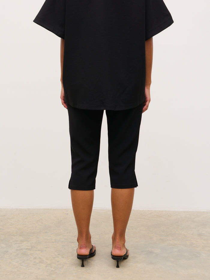 Tina is 5'6" & Wears Size UK 8|Valeria Capri Pants - Black