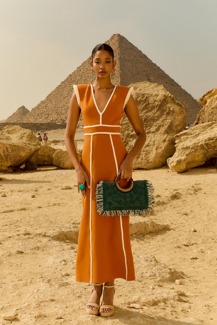 Vestido Maré Canela midi ceñido de Lady Pipa para invitada de boda.