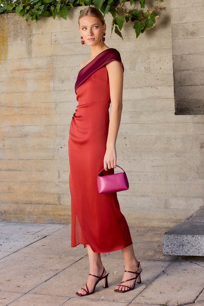 Vestido Nubia Caldera midi asimétrico ceñido de Lady Pipa para invitada de boda.