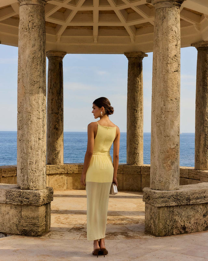 Vestido Paros Vainilla midi halter de tirantes de Lady Pipa para invitada de boda.