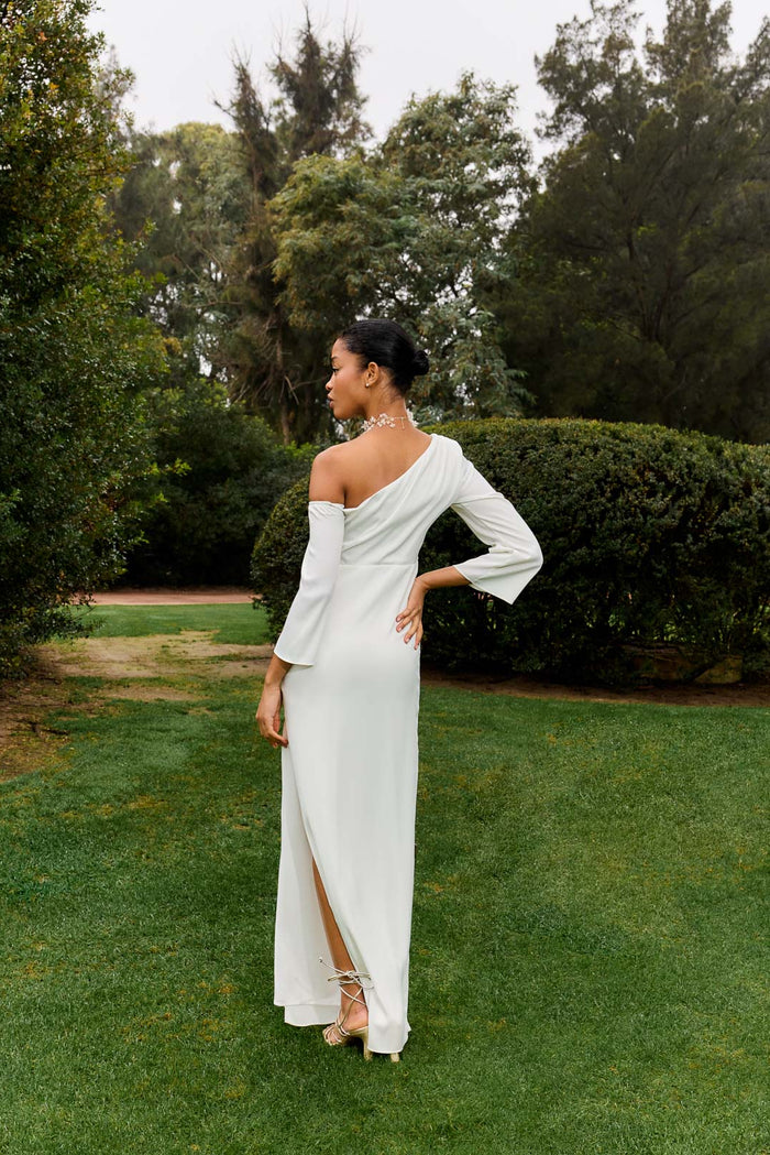 Vestido Siracusa Marfil maxi asimétrico fluido de Lady Pipa para novia.